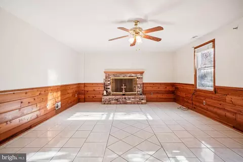 Living - 6144 Chesterbrook Rd, Mclean, VA 22101 photo 3 of 6