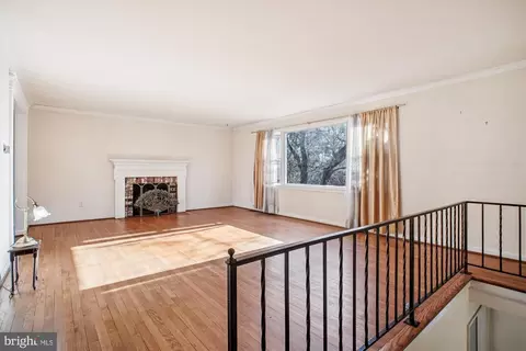 Living - 6144 Chesterbrook Rd, Mclean, VA 22101 photo 4 of 6