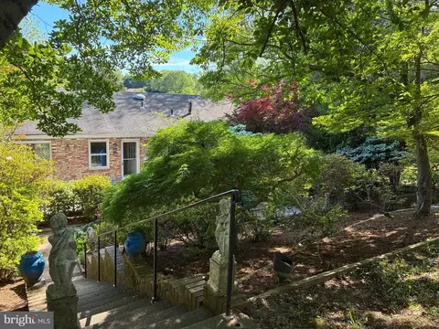 Exterior - 6144 Chesterbrook Rd, Mclean, VA 22101 photo 21 of 25