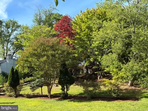 Exterior - 6144 Chesterbrook Rd, Mclean, VA 22101 photo 4 of 25