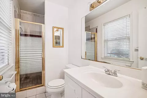 Bath - 6144 Chesterbrook Rd, Mclean, VA 22101 photo 2 of 3