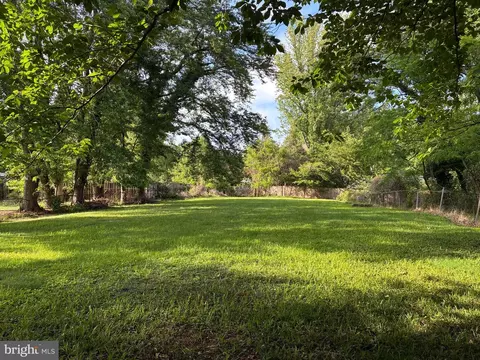 Exterior - 6144 Chesterbrook Rd, Mclean, VA 22101 photo 22 of 25