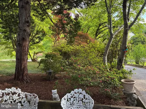 Exterior - 6144 Chesterbrook Rd, Mclean, VA 22101 photo 6 of 25