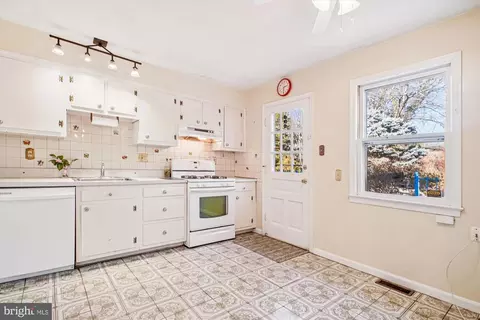 Kitchen - 6144 Chesterbrook Rd, Mclean, VA 22101 photo 2 of 2