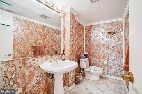 Bath - 6144 Chesterbrook Rd, Mclean, VA 22101 photo 1 of 3