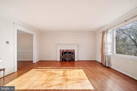Living - 6144 Chesterbrook Rd, Mclean, VA 22101 photo 5 of 6