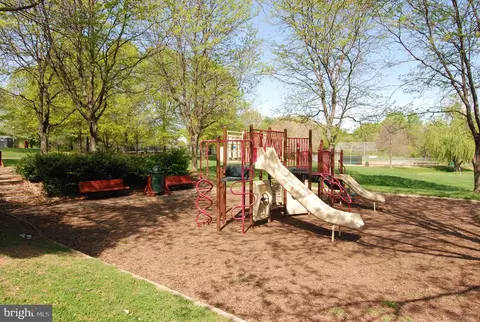 View/Area - 6144 Chesterbrook Rd, Mclean, VA 22101 photo 1 of 1