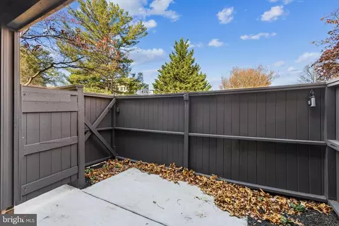 Exterior - 2015 Wethersfield Ct, Reston, VA 20191 photo 3 of 6
