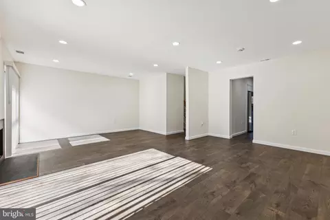 Living - 2015 Wethersfield Ct, Reston, VA 20191 photo 3 of 3
