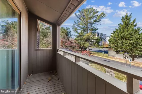 Exterior - 2015 Wethersfield Ct, Reston, VA 20191 photo 2 of 6