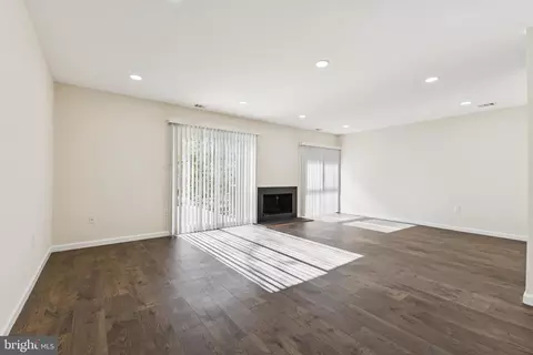 Living - 2015 Wethersfield Ct, Reston, VA 20191 photo 2 of 3