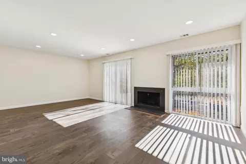 Living - 2015 Wethersfield Ct, Reston, VA 20191 photo 1 of 3