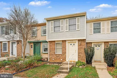 8278 Crestmont Cir, Springfield, VA 22153 photo 2