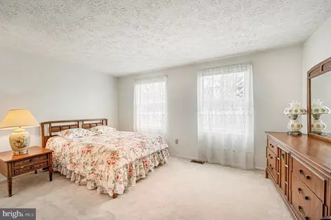 8278 Crestmont Cir, Springfield, VA 22153 photo 17