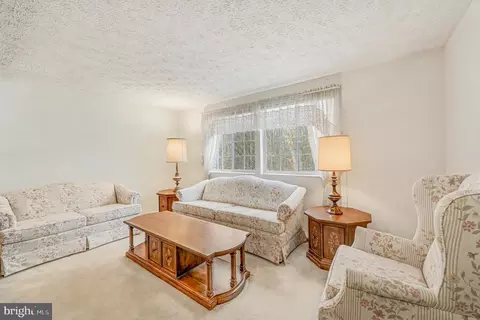 8278 Crestmont Cir, Springfield, VA 22153 photo 4