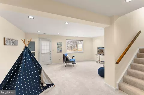 Living - 1616 Barnstead Dr, Reston, VA 20194 photo 6 of 7