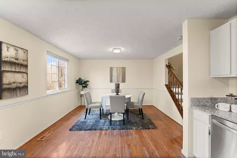 Dining - 1616 Barnstead Dr, Reston, VA 20194 photo 4 of 5