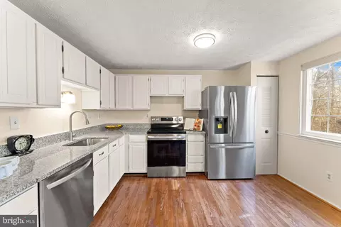 Kitchen - 1616 Barnstead Dr, Reston, VA 20194 photo 2 of 3