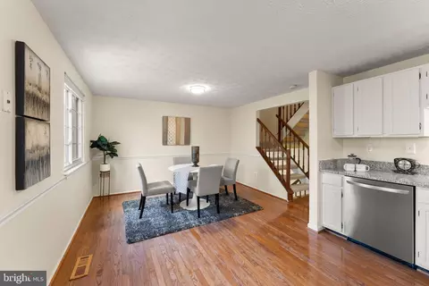 Dining - 1616 Barnstead Dr, Reston, VA 20194 photo 5 of 5