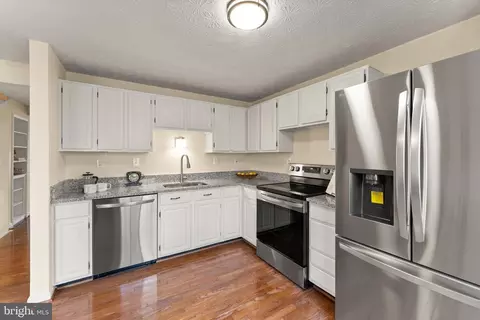 Kitchen - 1616 Barnstead Dr, Reston, VA 20194 photo 3 of 3