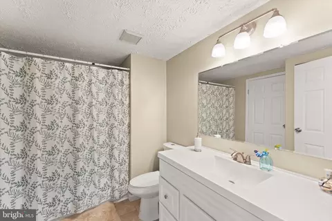 Bath - 1616 Barnstead Dr, Reston, VA 20194 photo 1 of 3