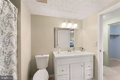 Bath - 1616 Barnstead Dr, Reston, VA 20194 photo 2 of 3