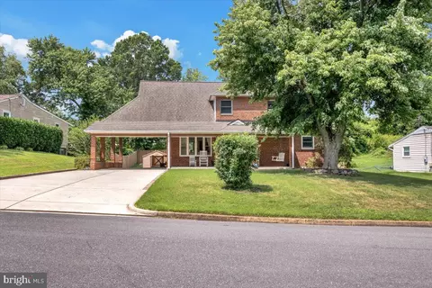6100 Leewood Dr, Alexandria, VA 22310