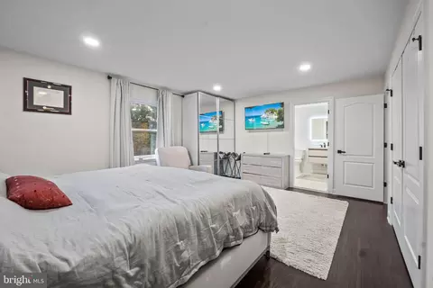 Bedroom - 3017 Leefield Dr, Herndon, VA 20171 photo 3 of 10