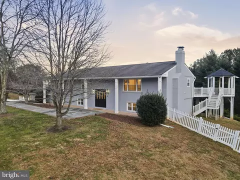 Exterior - 3017 Leefield Dr, Herndon, VA 20171 photo 9 of 10