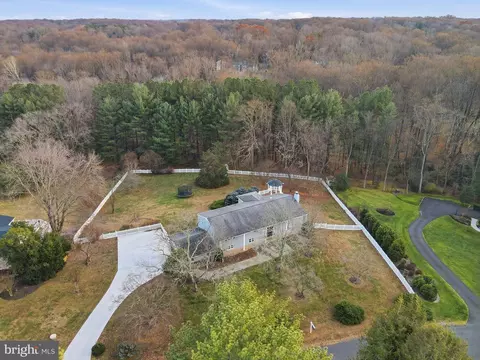 View/Area - 3017 Leefield Dr, Herndon, VA 20171 photo 2 of 7