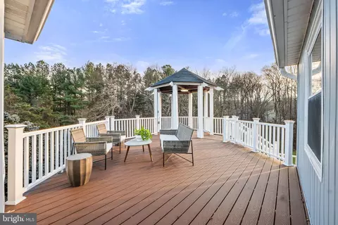 Exterior - 3017 Leefield Dr, Herndon, VA 20171 photo 4 of 10