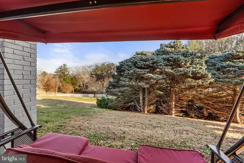 Exterior - 3017 Leefield Dr, Herndon, VA 20171 photo 7 of 10