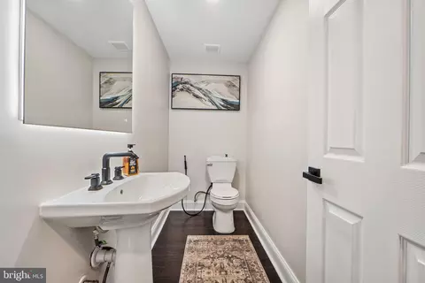 Entry Way - 3017 Leefield Dr, Herndon, VA 20171 photo 4 of 4