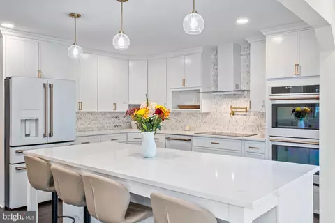 Kitchen - 3017 Leefield Dr, Herndon, VA 20171 photo 2 of 8