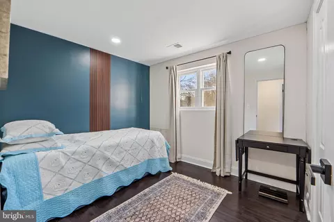 Bedroom - 3017 Leefield Dr, Herndon, VA 20171 photo 9 of 10