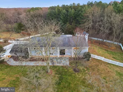 Exterior - 3017 Leefield Dr, Herndon, VA 20171 photo 10 of 10