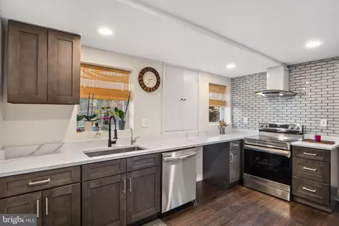 Kitchen - 3017 Leefield Dr, Herndon, VA 20171 photo 7 of 8