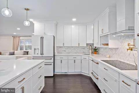 Kitchen - 3017 Leefield Dr, Herndon, VA 20171 photo 5 of 8