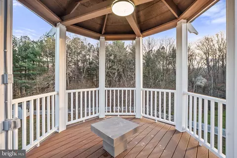 Exterior - 3017 Leefield Dr, Herndon, VA 20171 photo 3 of 10