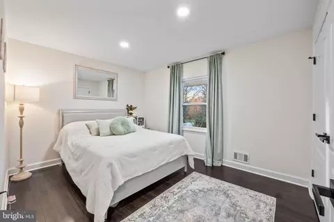 Bedroom - 3017 Leefield Dr, Herndon, VA 20171 photo 5 of 10