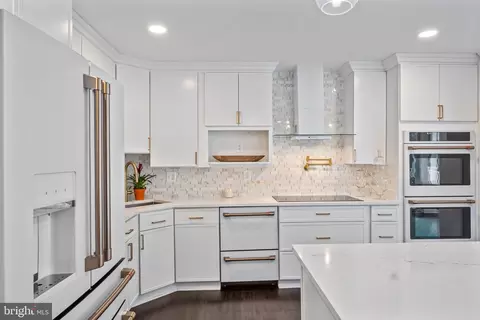 Kitchen - 3017 Leefield Dr, Herndon, VA 20171 photo 4 of 8