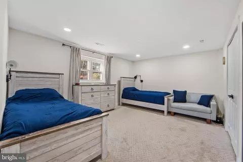 Bedroom - 3017 Leefield Dr, Herndon, VA 20171 photo 8 of 10