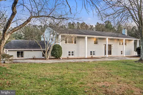 Exterior - 3017 Leefield Dr, Herndon, VA 20171 photo 1 of 10