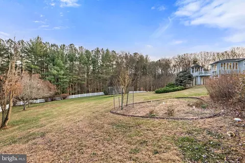 Exterior - 3017 Leefield Dr, Herndon, VA 20171 photo 8 of 10