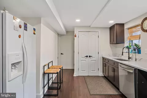 Entry Way - 3017 Leefield Dr, Herndon, VA 20171 photo 3 of 4