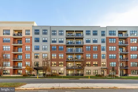 9555 Saintsbury Dr #503, Fairfax, VA 22031
