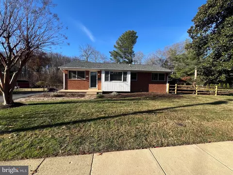 401 Moorefield Rd SW, Vienna, VA 22180