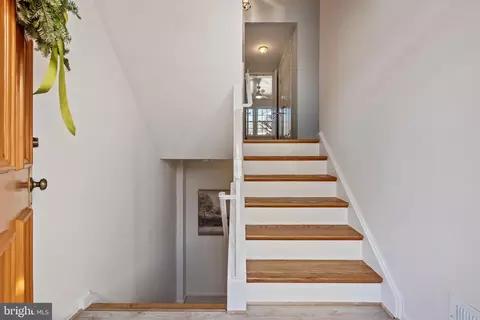 Entry Way - 5264 Bradgen Ct, Springfield, VA 22151 photo 1 of 5