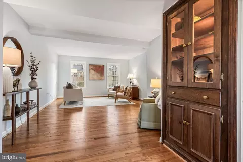 Entry Way - 5264 Bradgen Ct, Springfield, VA 22151 photo 3 of 5