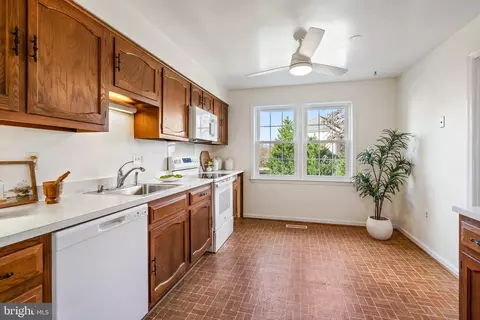 Kitchen - 5264 Bradgen Ct, Springfield, VA 22151 photo 2 of 5
